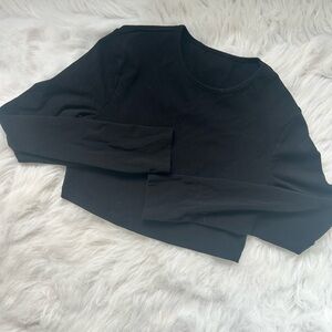 Black Long Sleeve Crop Top - Women's Basic Crewneck